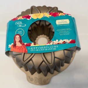 Pioneer Woman Timeless Nonstick Petal Fluted Cake Pan- Brand New